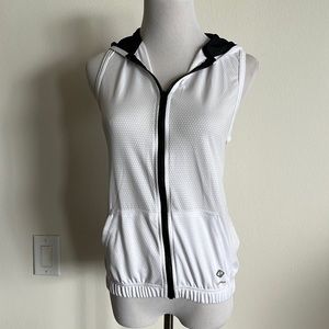 Woman’s protokolo sportswear size medium – large white black vest